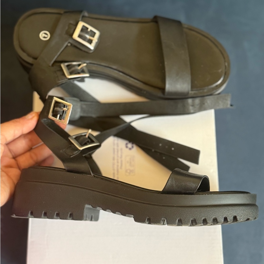 SHEIN-Black Sandals with Buckle Detail